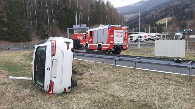 Die Feuerwehren Gmünd und Rennweg führten die dortigen Sicherungsmaßnahmen durch. | Foto: FF Gmünd in Kärnten