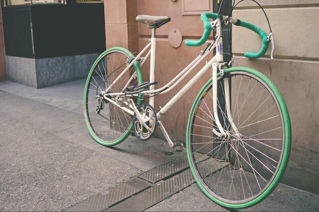 Ist man in der Brigittenau mit dem Fahrrad unterwegs, kann kostenlose und rasche Hilfe wichtig sein. Diese bieten die Servicestationen mit einer breiten Palette an Werkzeug. | Foto:  Lum3n/Pexels
