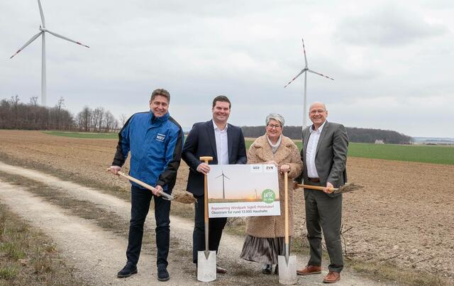 W.E.B-Vorstandsvorsitzender Frank Dumeier, Bürgermeister von Pöttelsdorf Christian Kurz, Bürgermeisterin von Sigleß Ulrike Kitzinger, EVN Naturkraft Geschäftsführer Helwig Überacker | Foto: EVN / Doris Seebacher