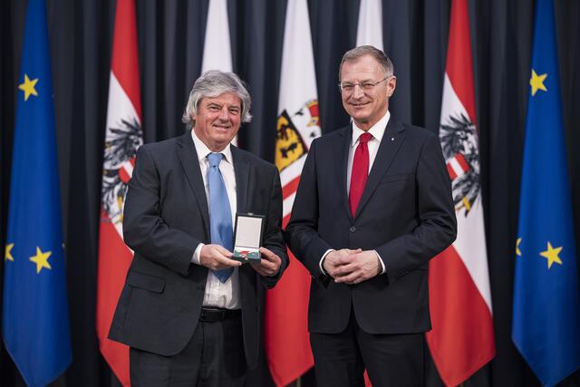 Peter Flink, ehemaliger Geschäftsführer der Krebshilfe Oberösterreich, erhielt das Goldene Verdienstzeichen des Landes Oberösterreich.

 | Foto: Max Mayrhofer