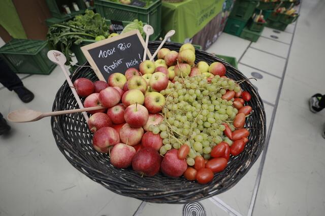 Es gibt viel zum Probieren.  | Foto: Maximilian Roeder