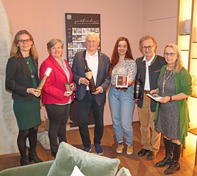 Gabriele Grandl (2.v.l.) hilft in der Umsetzung. Kulinarikgrößen und Geheimtipps sind Teil der Langen Nacht der Kulinarik am 21. April. | Foto: Woche