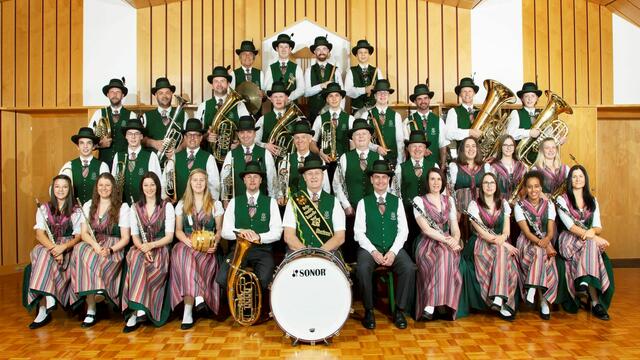 Die Musikerinnen und Musiker der Obertrauner Ortsmusik freuen sich auf zahlreichen Besuch des Frühlingskonzerts. | Foto: Schöpf