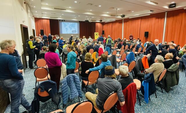 Volles Haus im Saal des Kuhotels by Rilano. | Foto: Kogler