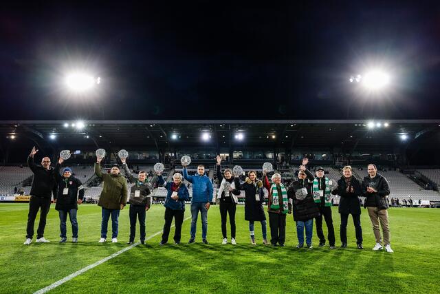 Die ersten elf Vereinsperlen des Tiroler Unterhauses wurden am Tivoli Rasen prämiert. | Foto: Flo Lechner | leflaneur
