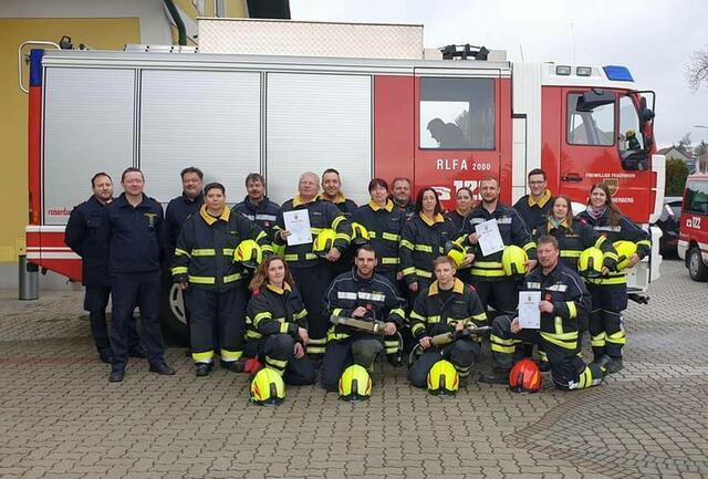 Durch die intensiven Übungen in den letzten Wochen, konnten am Ende des Tages alle Mitglieder das Abzeichen unter Beisein von Bezirksfeuerwehrkommandant Christian Angerer entgegennehmen. | Foto: FF Sigmundsherberg