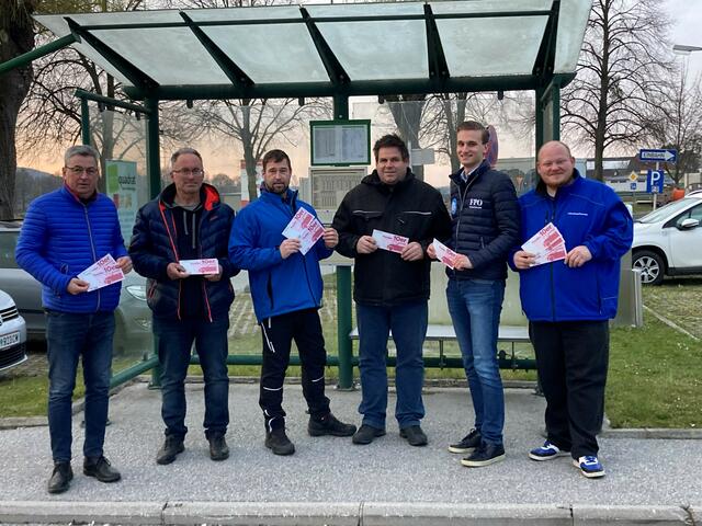 Den Pendler-10er gab es auch in Kaindorf. | Foto: FPÖ HF