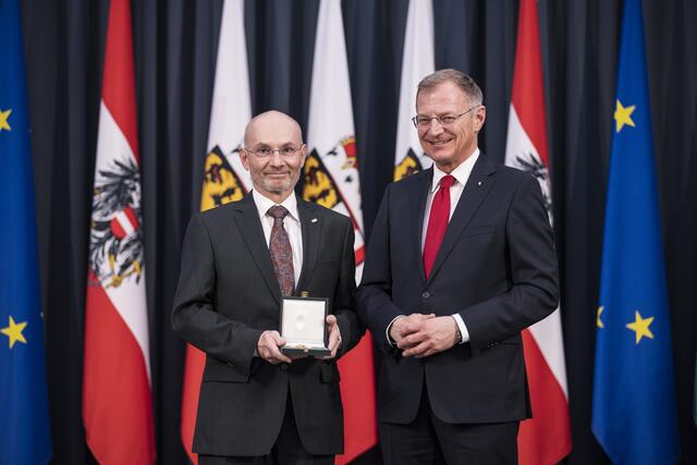 Friedrich Pammer, ehemaliger Direktor des Landesrechnungshofes, erhielt das goldenen Ehrenzeichen des Landes Oberösterreich. | Foto: Max Mayrhofer