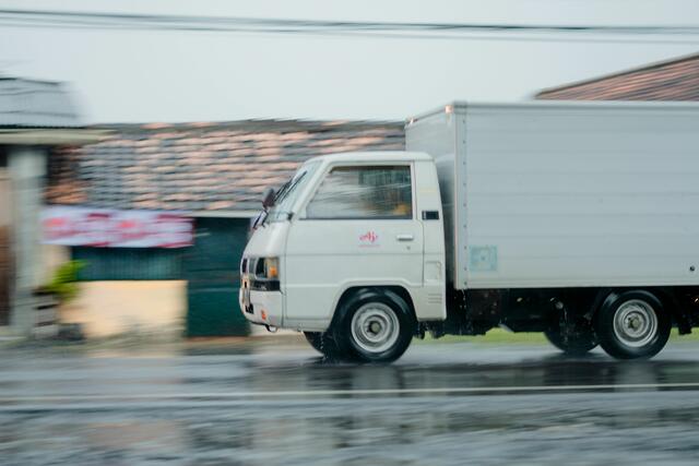 Der Lkw überrollte die Dame. Sie starb noch vor Ort.  | Foto: abdul rohmad/Unsplash