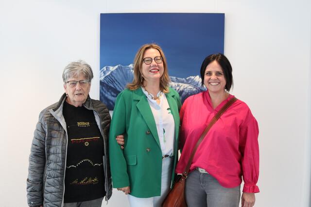 Die Landecker Gemeinderätinnen  Roswitha Pircher, Beate Scheiber, die auch Landtagsabgeordnete ist, und Verena Netzer.  | Foto: Elisabeth Zangerl 