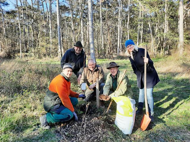 Axinti Vasile, Jagdpächter Günter Weinkopf, Oberförster Andreas Kaiser, Stadtrat Leo Lindebner und Stadtgärtnerin Gorana Rampazzo Todorovic.
 | Foto: privat