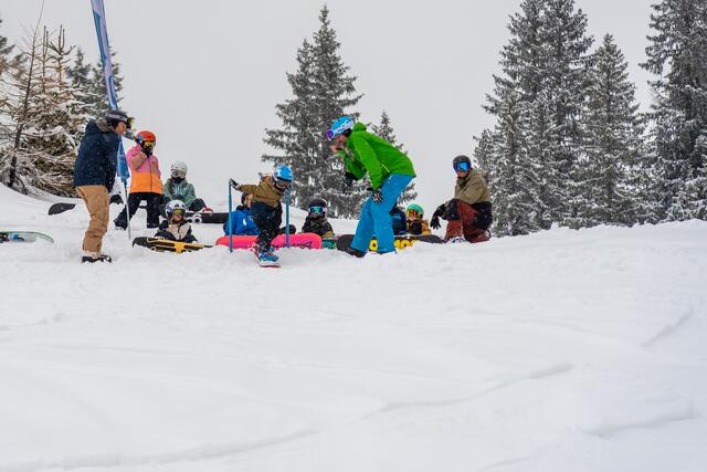 Das Starterfeld reichte von Kindern bis zu arrivierten Snowboardern. | Foto: Johnny Morano