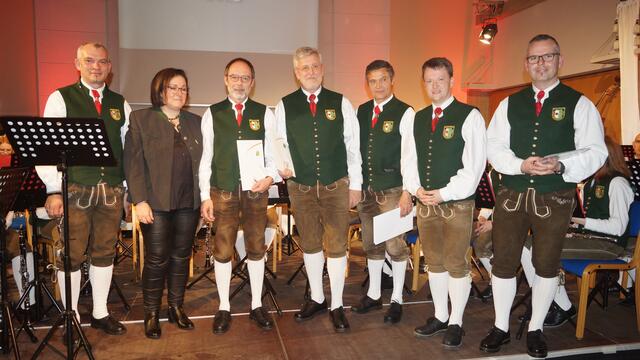 Johann Kirbisser, Karl Maier und Markus Pfeiler sind seit 50 Jahren mit dabei. | Foto: TMK Trautmannsdorf