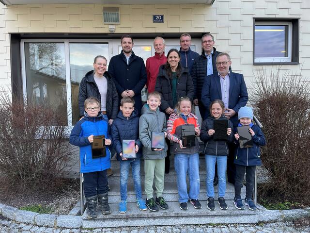 Die Kinder freuen sich über die neuen Lernbegleiter. | Foto: Gemeinde Kleinzell