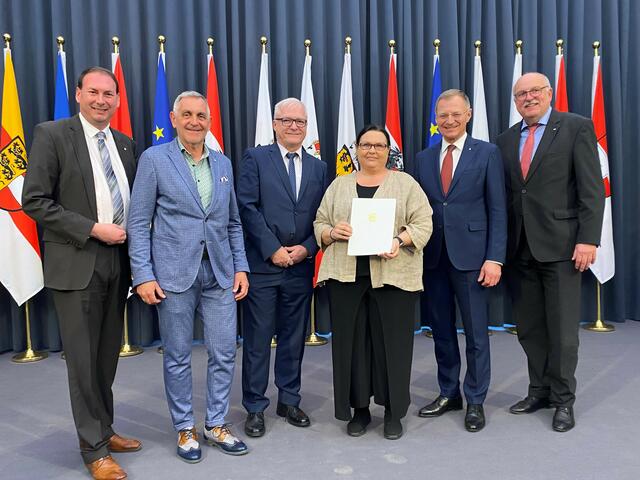 Karin Hochhauser bekam den Titel „Medizinalrat“ verliehen. | Foto: Land OÖ