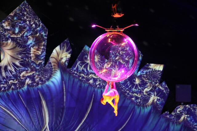 Bei der Adventure Night wurde neben Sport im Schnee auch Akrobatik in hoher Luft präsentiert. | Foto: Schwarz