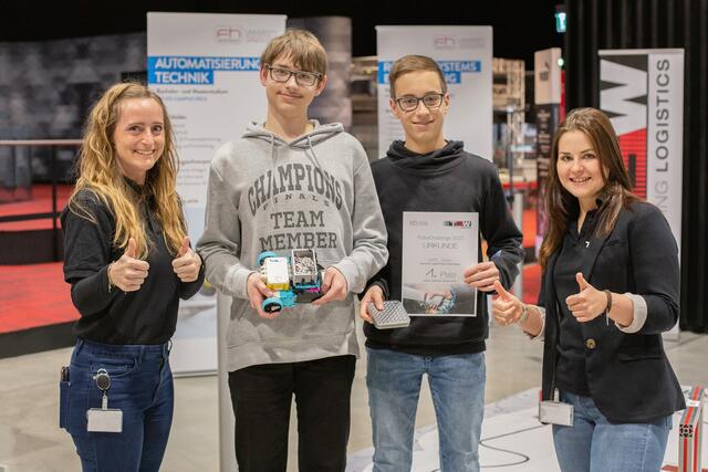 Das Team VTL konnte beim TGW Logistics Race in der "LEGO-Klasse" mit ihrem selbstgebauten Roboter den ersten Platz ergattern. | Foto: TGW Logistics Group GmbH