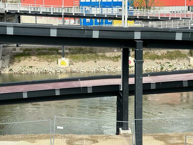 Die neue Radrampe von der Brücke auf den Donaukanal ist fast fertig. | Foto: BV20