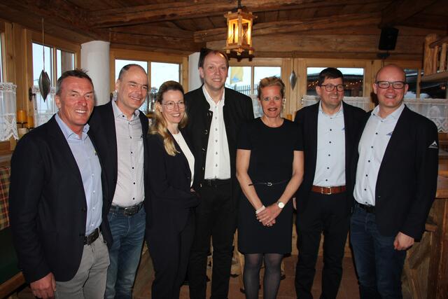 GF Benny Pregenzer, GF Stefan Mangott, Prokuristin Claudia Plangger, Dr. Thomas Karall, Dr. Kathrin Sevecke, GF Dr. Christof Schalber und GF Hansjörg Geiger (v.l.). | Foto: Schwarz
