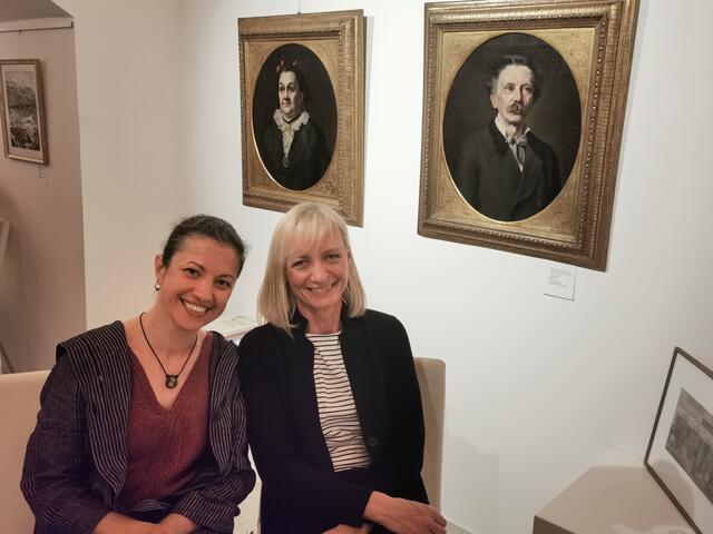 Kuratorin Monika Lafer mit MiR Bereichsleiterin Sigrid Hörzer | Foto: Hermine Arnold