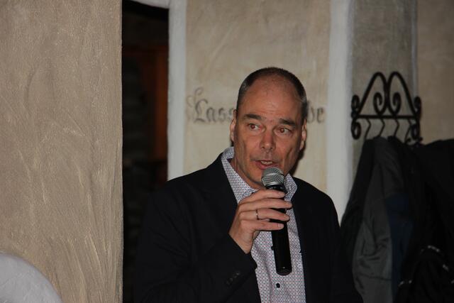 GF Stefan Mangott begrüßte die erschienen Gäste im Bergrestaurant Lassida. | Foto: Schwarz