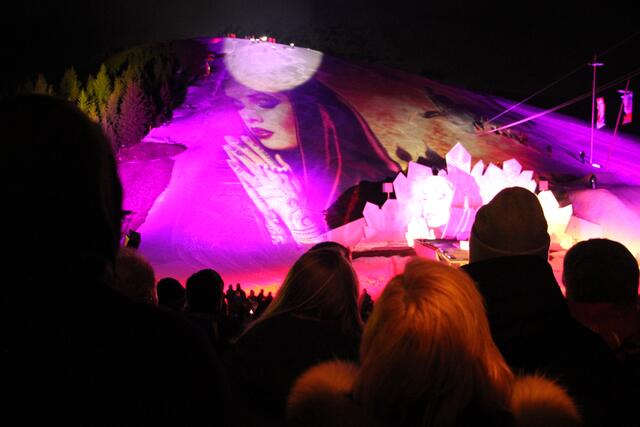 1.100 Besucher kamen aufs Komperdell um die letzte Adventure Night in diesem Winter zu bestaunen. | Foto: Schwarz