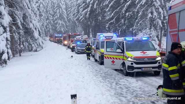 Großeinsatz auf der Südsteirischen Grenzlandstraße. | Foto: FF Lavamünd