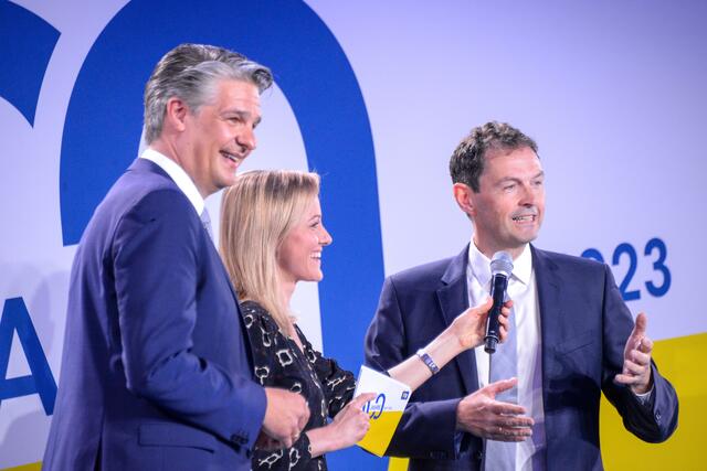Generaldirektor Stefan Jauk, Moderatorin Alina Zellhofer, Vorsitzender des Aufsichtsrates, Franz Raab (v.l.). | Foto: NV