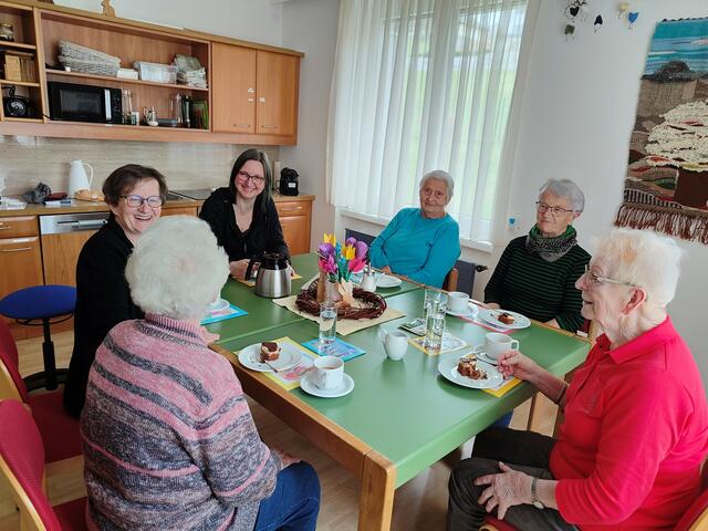 Bei "Alt na(h) und Hansbergland" gibt es für SeniorInnen eine Tagesbetreuung.  | Foto: Fuchs