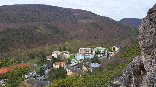 ... mit Tiefblick ins Helenental 😎

 | Foto: Walter Fuchs