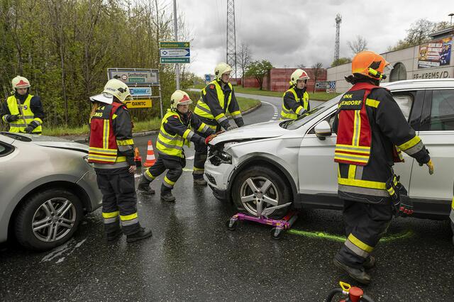 Der Unfall ereignete sich direkt vor der Feuerwehr-Zentrale Krems. | Foto: Mafred Wimmer, FF Krems