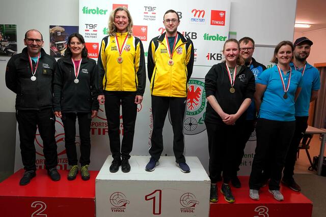 Tanya Antonevic und Nico Kecht (SG Wörgl) holten bei den diesjährigen Landesmeisterschaften für Luftdruckwaffen Gold mit der Luftpistole im Mixed Teambewerb. | Foto: Christian Kramer / TLSB