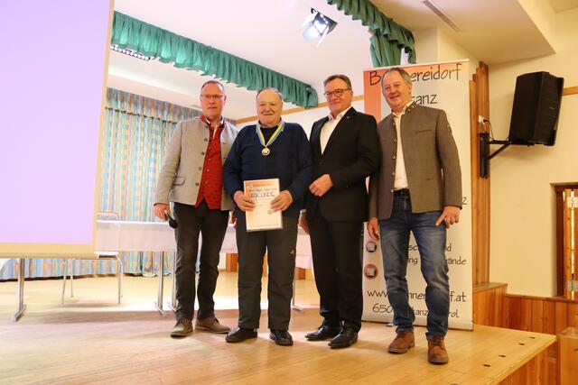 Auch Ehrenmitglied Franz Gruber holte Gold.  | Foto: Elisabeth Zangerl 