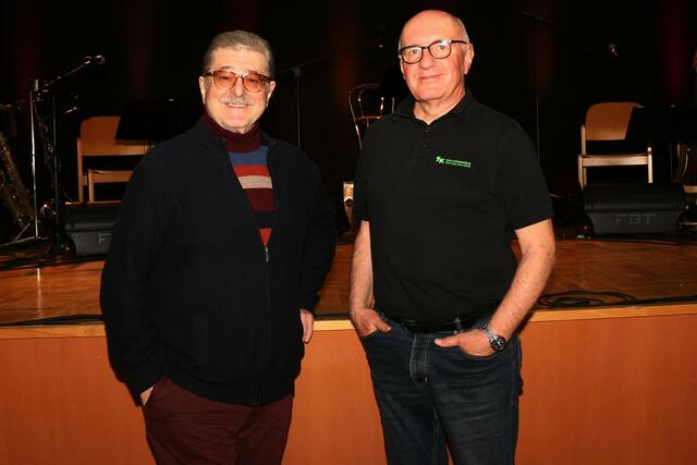 Entertainer Erwin Steinhauer mit Veranstalter Kulturverein-Obmann Johannes Authried.