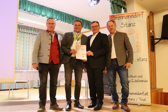 Auch der Grinner Bürgermeister Franz Benedikt holte sich fünf Gold- und fünf Silbermedaillen.  | Foto: Elisabeth Zangerl 