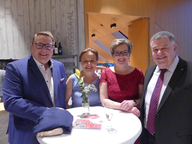 Frühlingsball der ÖVP in Böheimkirchen | 15.04.2023
Martin, Petra, Claudia und Martin genossen den Abend. | Foto: Nina Taurok