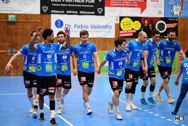 Die Füchse jubelten nach dem Derbysieg  über Rang acht in der Meisterrunde. | Foto: Bernd Haider