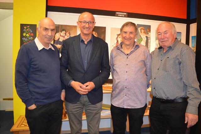 Künstler Hermann Fritz, LH Anton Mattle, Charly Walser und Peter Regensburger von der Galerie M (v.li.) bei der Vernissage. | Foto: Siegele