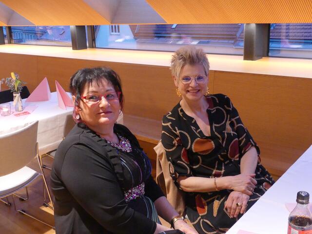 Frühlingsball der ÖVP in Böheimkirchen | 15.04.2023
Veronika und Elfie lächelten in die Kamera. | Foto: Nina Taurok