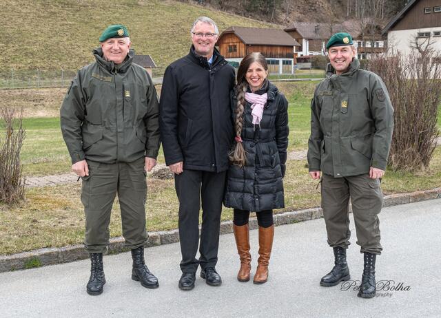 (v.li.n.re.) Ltr StbArb&amp;stvMilKdt Obst MSD GANN Güther, Bürgermeister Goer Gappmayer mit Frau Erna, Kdt DBetr Obst BENDER Markus. | Foto: Peter Bolha