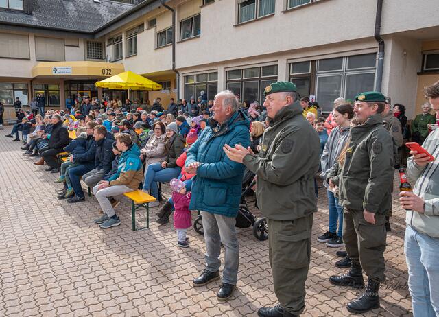 li. Vzlt i.R. Josef Gruber und stvMilKdt Obst Günther Gann beim Konzert. | Foto: Peter Bolha