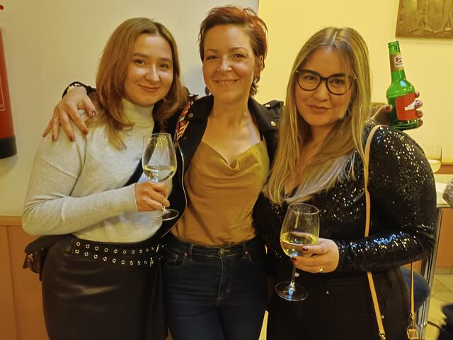 Jasmin, Claudia und Christina freuen sich auf die Veranstaltung
