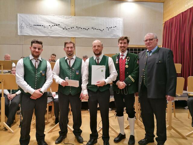Ganze vierzige Jahre aktiv im Verein: Ehrenkapellmeister Hannes Lichtenegger! | Foto: Stering