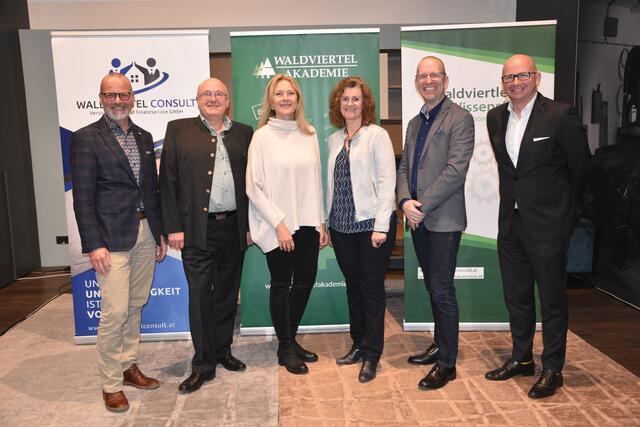 Geschäftsführer der Waldviertel Consult Franz Stumvoll, Referent Lukas Wenzl, Gisela Eigl und Melitta Biedermann, Referent Markus Golla und Geschäftsführer der Waldviertel Consult Markus Miko beim Waldviertler Wissensforum zum Thema Pflege. | Foto: WALDVIERTEL AKADEMIE