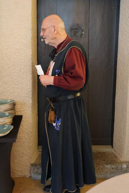 Ganz der Geschichte hingegeben: Museumsdoyen Erich Urbanek | Foto: Maria Tiefenbacher-Schöndorfer, 2023