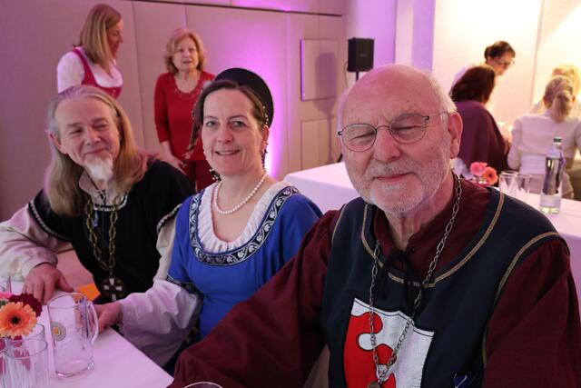 Gutrater Ritterschaft zue Golling: "FÜR GUTRATS EHR MIT BLANKER WEHR!" | Foto: Maria Tiefenbacher-Schöndorfer, 2023