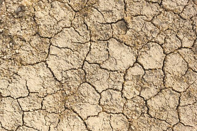 Die unverhältnismäßig starke Erwärmung der Atmosphäre treibt Wetter- und Klimaextreme weiter an.  | Foto: Wesley Tingey / Unsplash