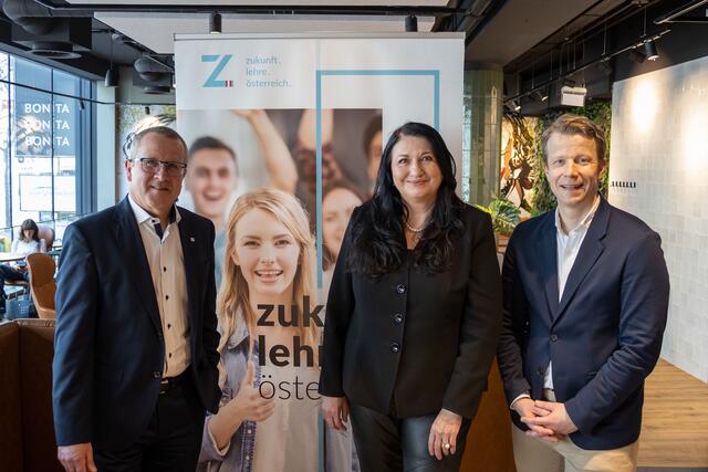 Robert Machinger, Claudia Schmidt und Paul Eiselsberg, Senior Research Director IMAS International, präsentierten die Studienergebnisse zur Lehrlinsausbildung in Österreich. | Foto: zukunft.lehre.österreich. (z.l.ö.)