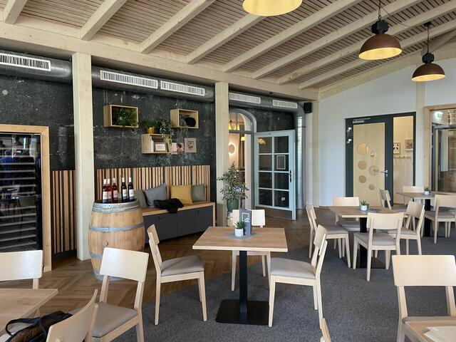 Der Gastro-Bereich wirkt besonders einaldend. | Foto: Susanne Veronik