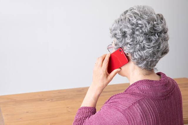 Eine 93-Jährige wurde Opfer des Polizeitricks.  | Foto: stock.adobe.com/Symbolfoto